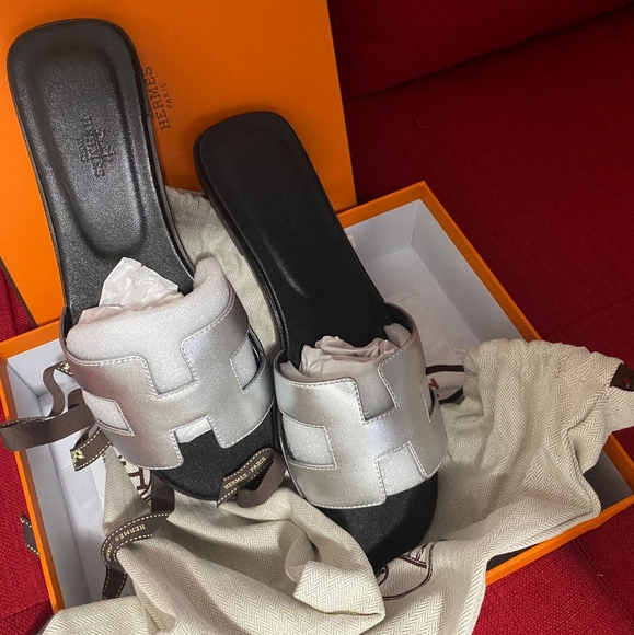 Black & Ivory Hermes sandal - Picture 1 of 4